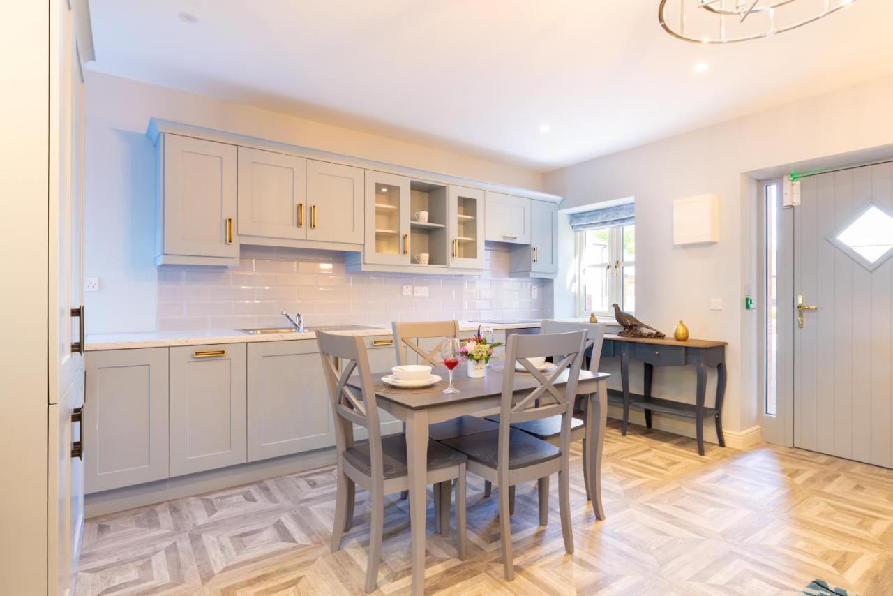 Queens Brook Apartment ナヴァン エクステリア 写真